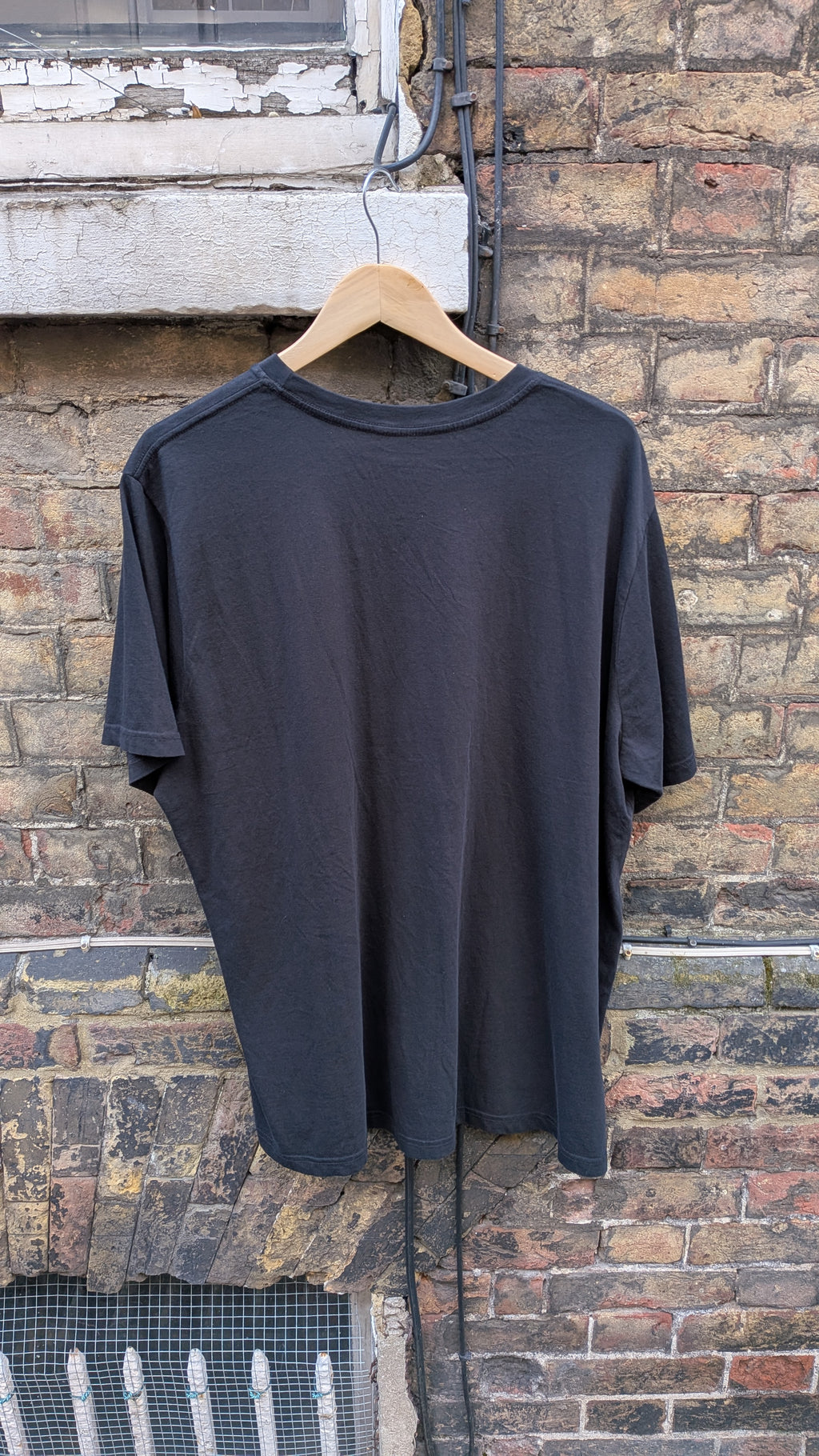 Levi’s Graphic T-Shirt – Black (XL) – BNWT