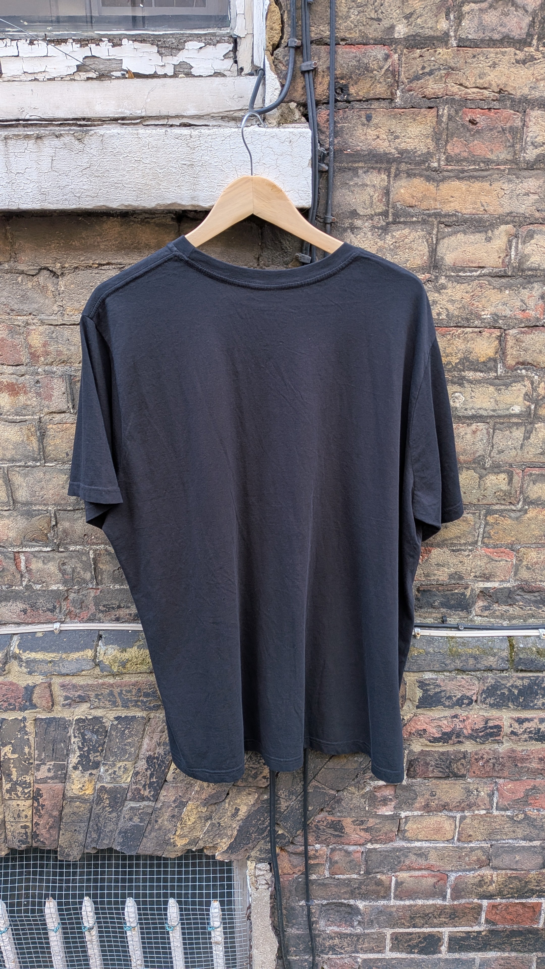 Levi’s Graphic T-Shirt – Black (XL) – BNWT